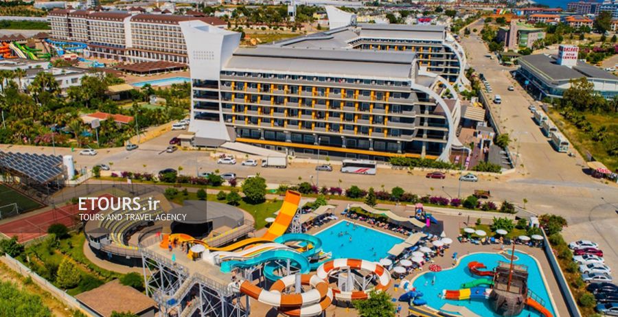 پارک آبی و استخر روباز