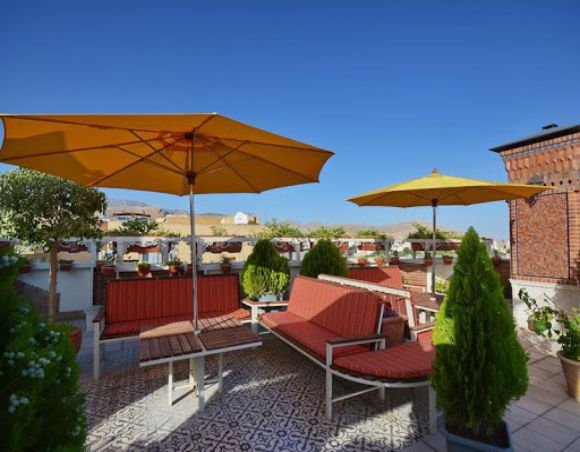 کافی شاپ حیاط مرکزی